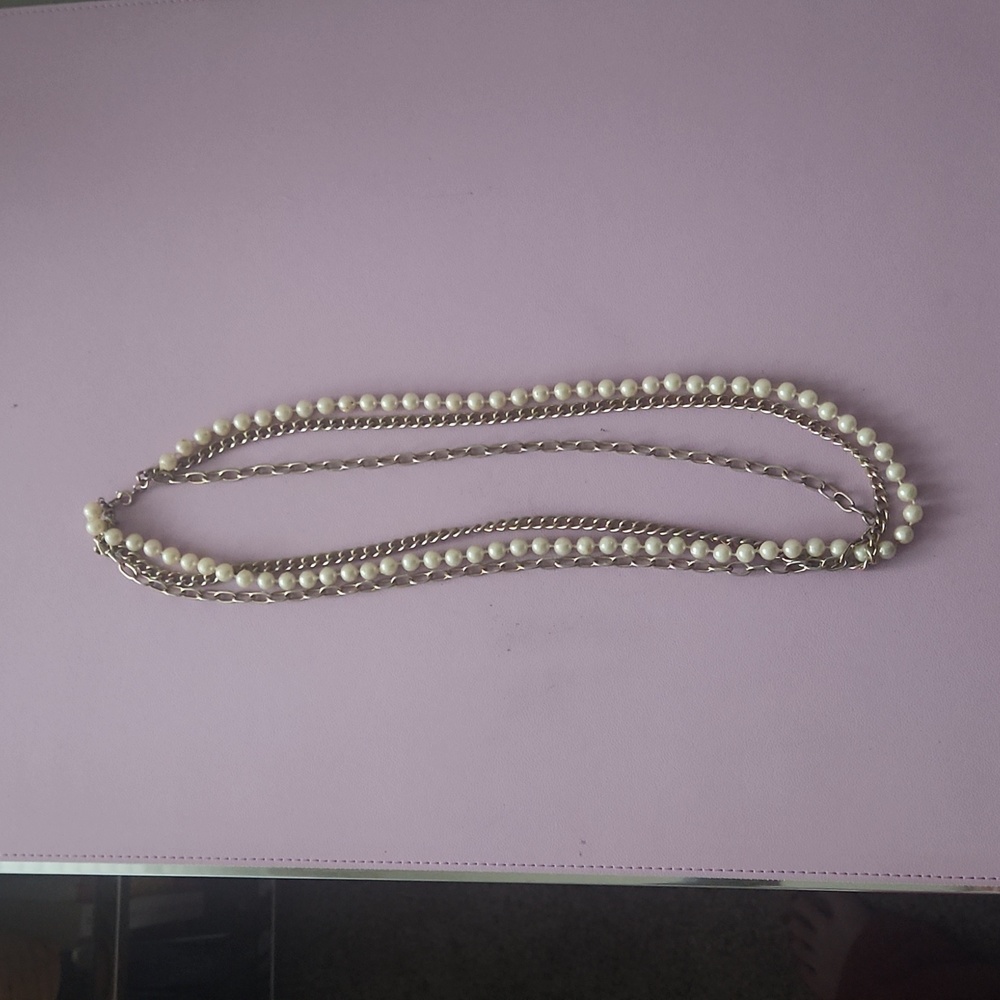 Pearl and gold chain necklace